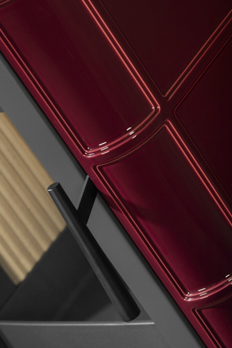 siena_n_01_keramika_cervena_sarlatova_kachlova_kamna_romotop_detail2_big